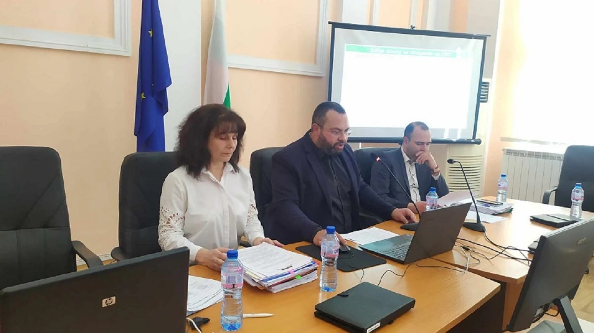 С едноминутно мълчание и встъпване в длъжност на нов кмет