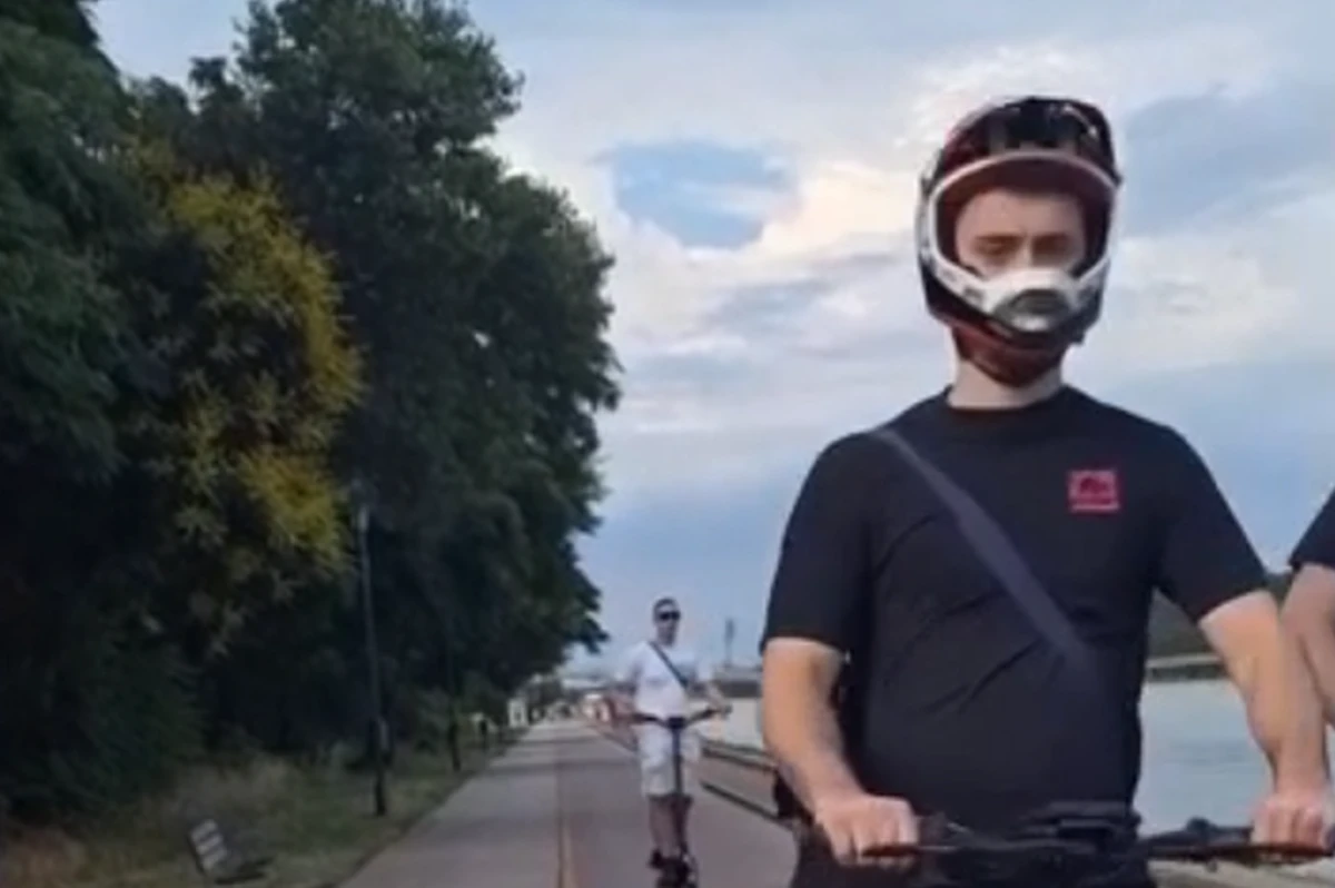 Пловдивски полицаи закопчаха тийнейджъра, ритнал баща на Гребната база