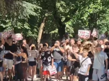 Домашен арест за тиктокъра Стоян Колев, негови фенове протестираха пред съда
