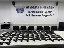 Контрабанда на над 70 бойни оръжия установиха митничари на "Капитан Андреево"