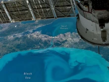 От космоса: Черно море и Босфора в млечносин тюркоаз