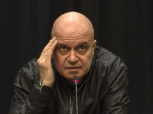 Слави Трифонов: Уважаеми колеги журналисти, защо не разкъсате проектобюджета на Радев?