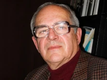 Почина Юлий Славов