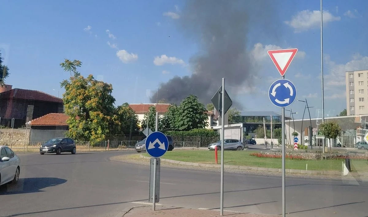 Голям пожар в Пловдив, вижда се и от магистрала "Тракия"