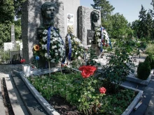 От Левски поднесоха цветя и венци в памет на Гунди и Котков