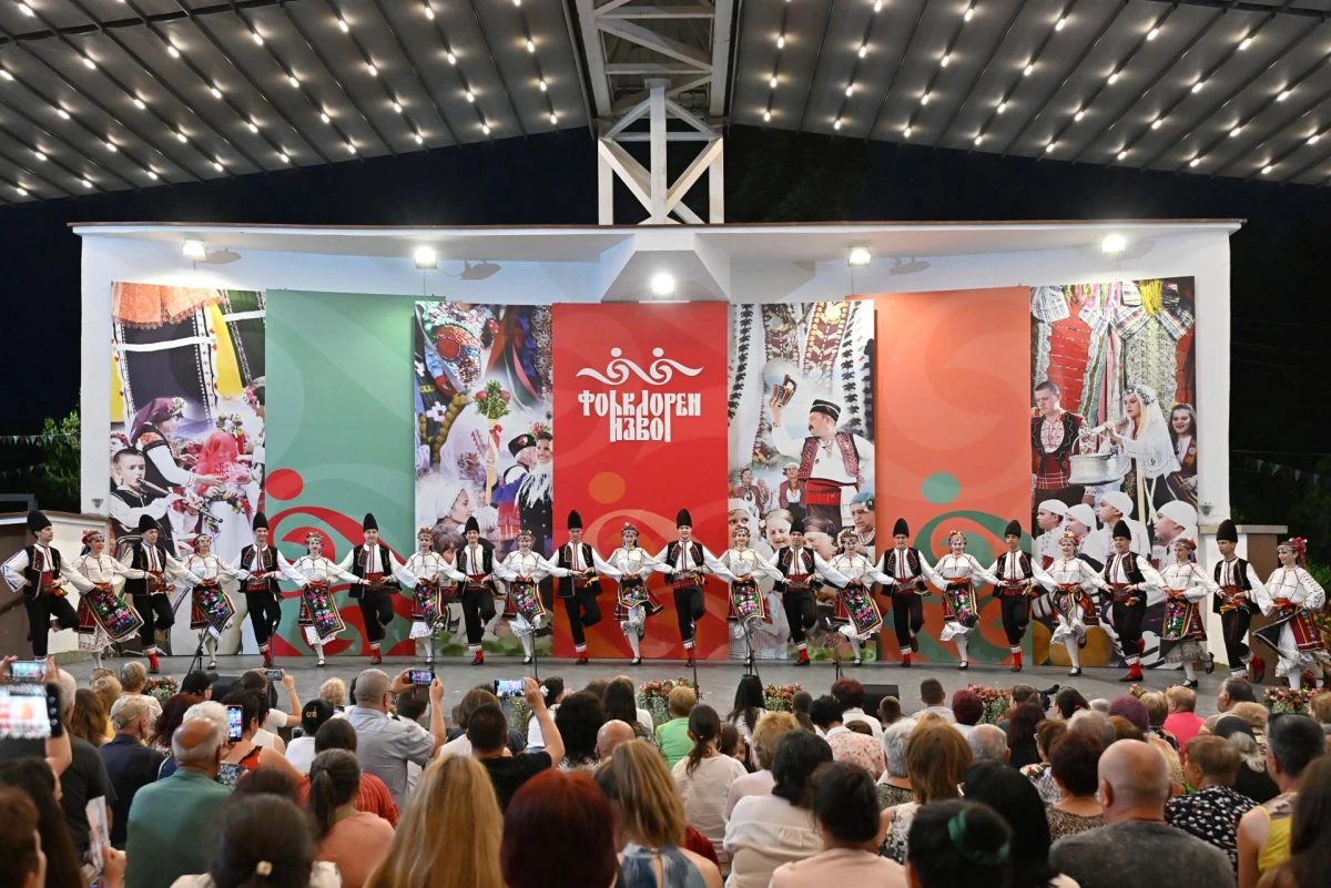 Певци и танцьори от близо и далеч идват в Свищовския