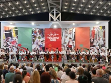 "Старите песни на нов глас" и "Фолклорен извор" стягат в Свищовско, остават броени дни