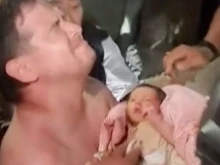 Спасиха 18-дневно бебе и майка му изпод руините във Венецуела