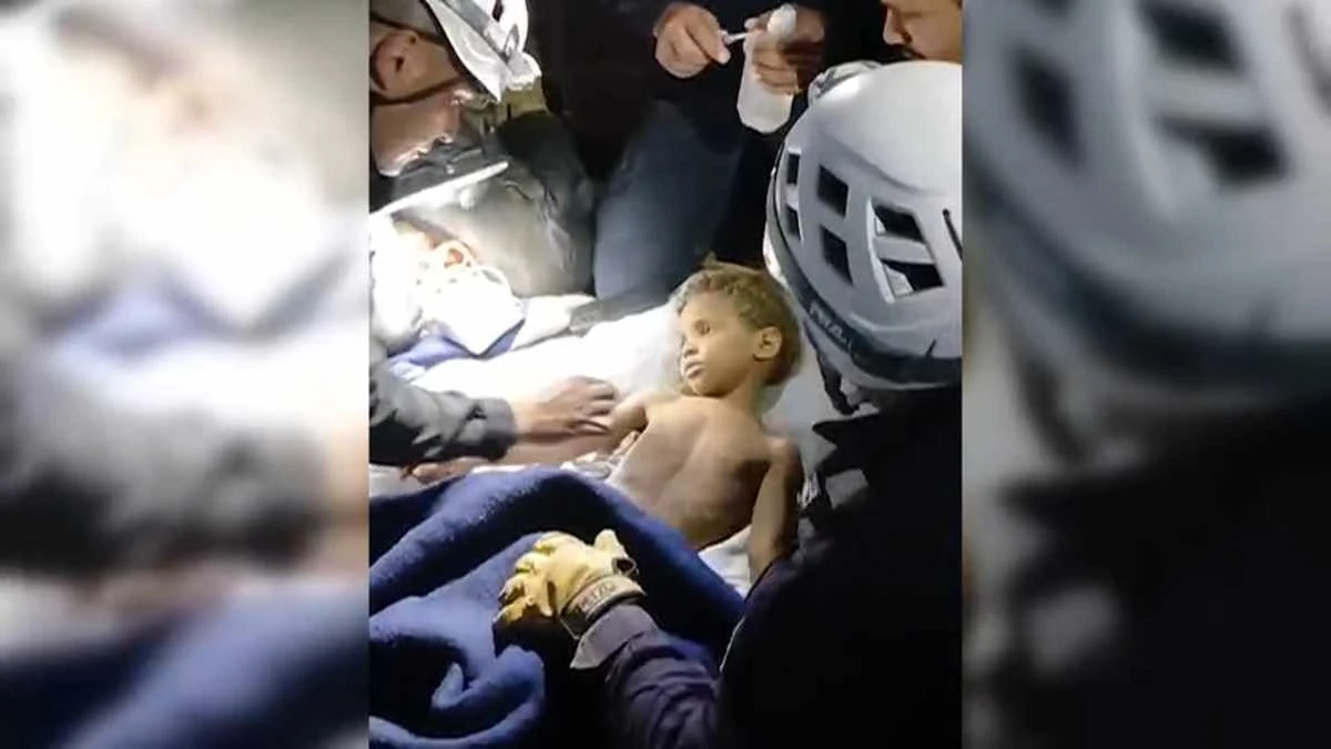 Шест дни след опустошителното земетресение във Венецуела тригодишно момче беше