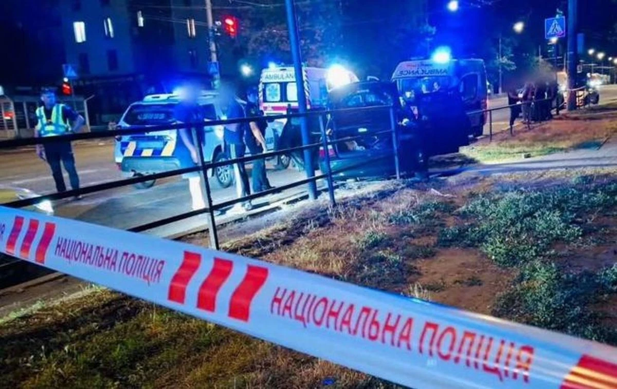 Двама чужди граждани са били застреляни в автомобил на кръстовище