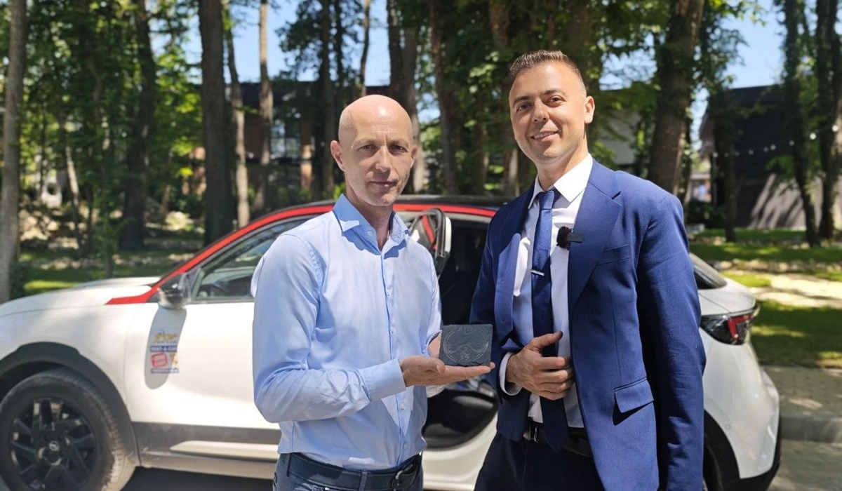 Народният представител от Възраждане Коста Стоянов и депутатът от германския
