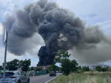 Огромен пожар избухна в завод за отпадъци в София