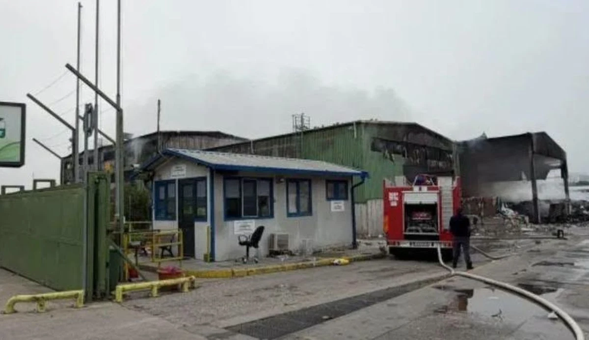 Пожарът в базата за преработка на отпадъци край Банкя е
