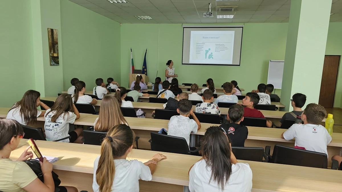 Ученици от четвърти клас на Основно училище Св Паисий Хилендарски