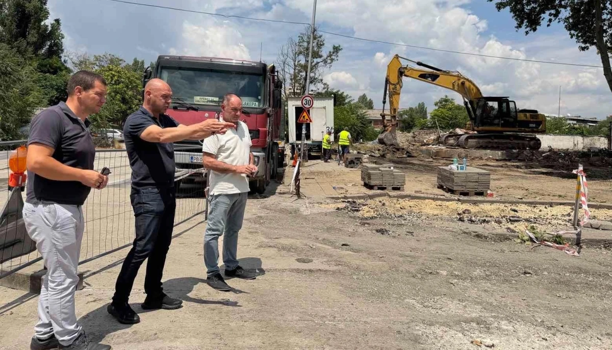 Започна разширението на ул. "Калиакра": Подготвят трафика за пускането на пробива под Централна гара