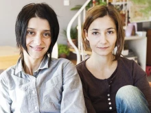 Те са 3 сестри, но две от тях са близначки и днес стават на 49