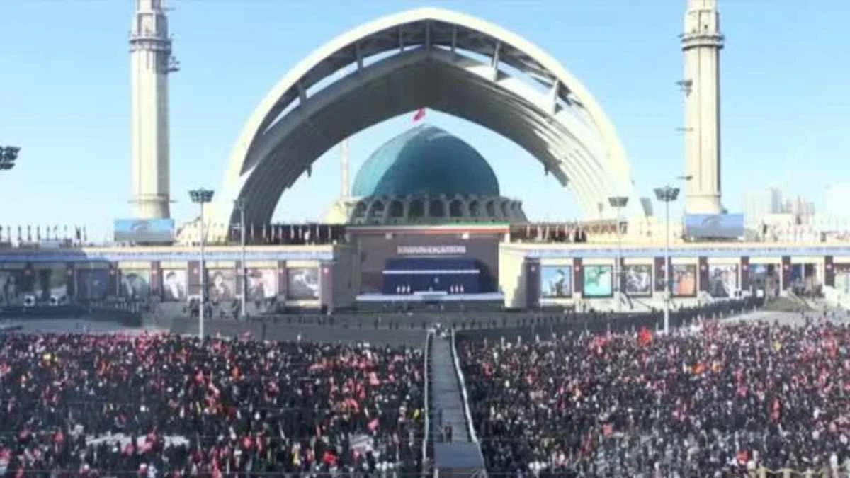 Хиляди иранци се събраха в Техеран за началото на прощалните