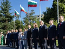 Илияна Йотова почете героизма на служителите на МВР пред Паметника на Незнайния воин