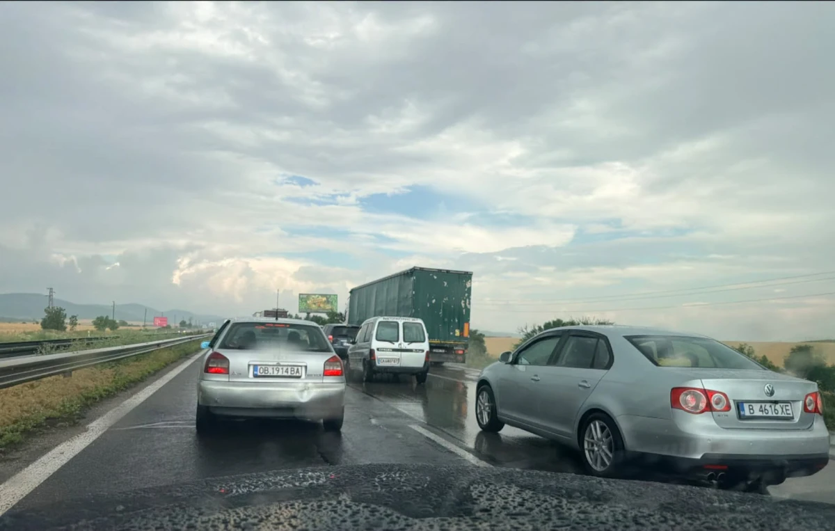 Защо пък да не си карат в аварийната лента Какво