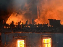 Жена загина, а мъж пострада при пожар в къща в Разградско
