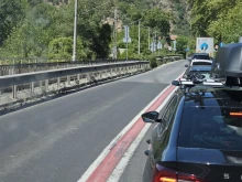 Задръстване затруднява движението в района на Кресна в посока ГКПП "Кулата"