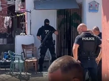 Полицаи с автомати превзеха ромската махала в Асеновград