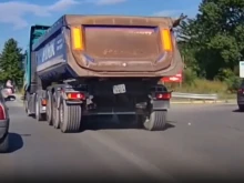 Шофьор на камион с грубо нарушение на пътя в Пловдив