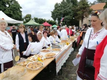 Израелка спечели кулинарен конкурс за баница във великотърновско село