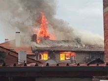 Мъж загина, а жена пострада при пожар в Кюстендил тази нощ