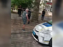 В Одеса мъж взе двама заложници във фризьорски салон