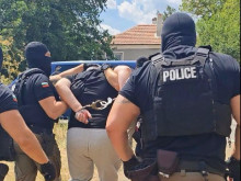 Акция в Карнобатско: Арестуваха германец, издирван за детска порнография