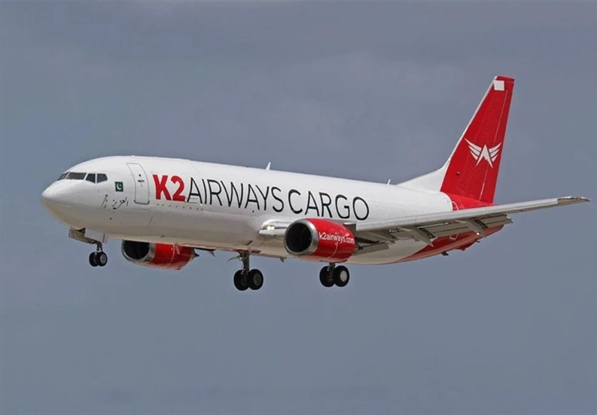 Пакистански товарен самолет Boeing 737 с петима членове на екипажа