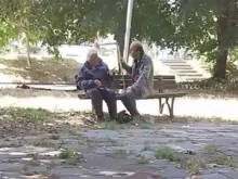 Грозна сцена в Пловдив, психолог засне брутално насилие над възрастна жена в парк
