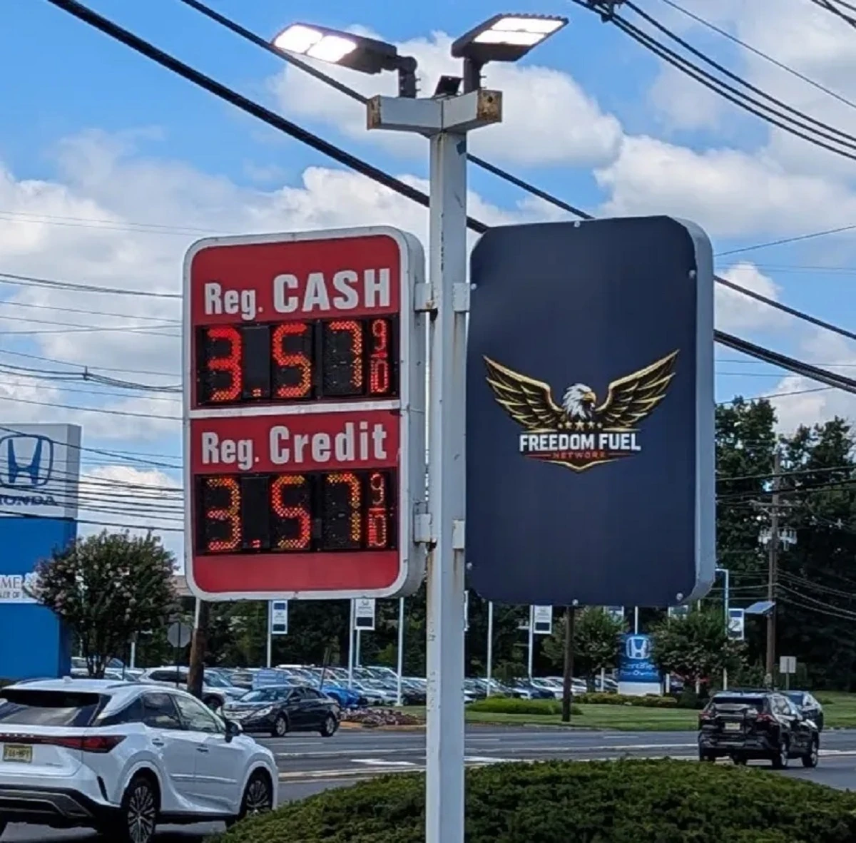 Белият дом анонсира отварянето на бензиностанция Freedom fuel Гориво на