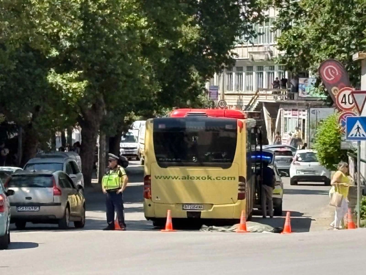 Оставиха под домашен арест шофьорът на автобус който блъсна и