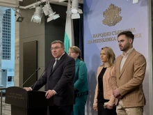 "Стадо без ценности и емпатия": ГЕРБ иска пълна забрана на социалните мрежи до 16-годишна възраст