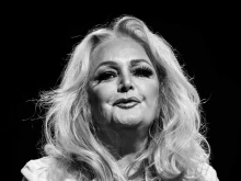 Отиде си иконата на 80-те Бони Тайлър, изпяла вечните хитове ''Тotal Eclipse Of The Heart'' и ''Holding Out For A Hero''