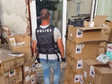 Полицията с удар: Разбиха склад в столицата, открити са 50 000 вейпа без бандерол