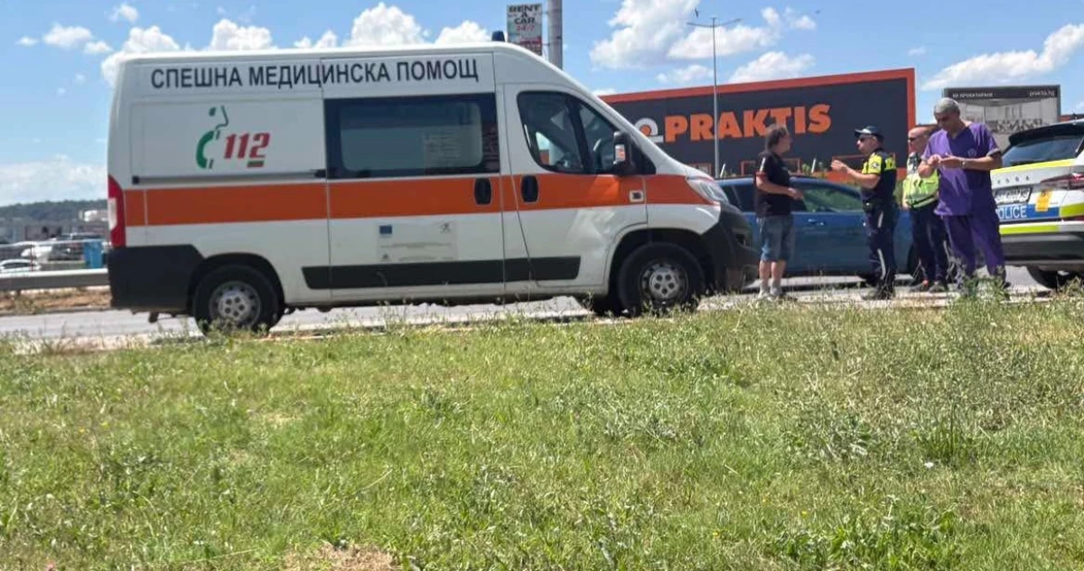 Линейка и товарен автомобил се удариха във Велико Търново Катастрофата