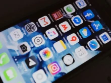ЕК поиска промени в Instagram и Facebook: Спират безкрайния скрол и автоматичната игра?