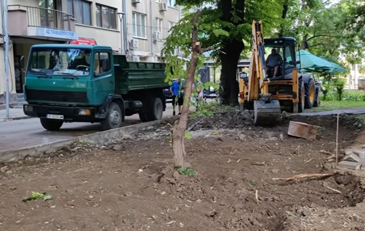 Сигнали за изграждането на паркинг от Община Русе в тревната