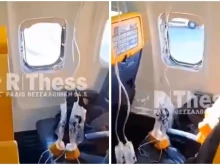 Пътник увисна извън прозореца на самолет на Ryanair след декомпресия