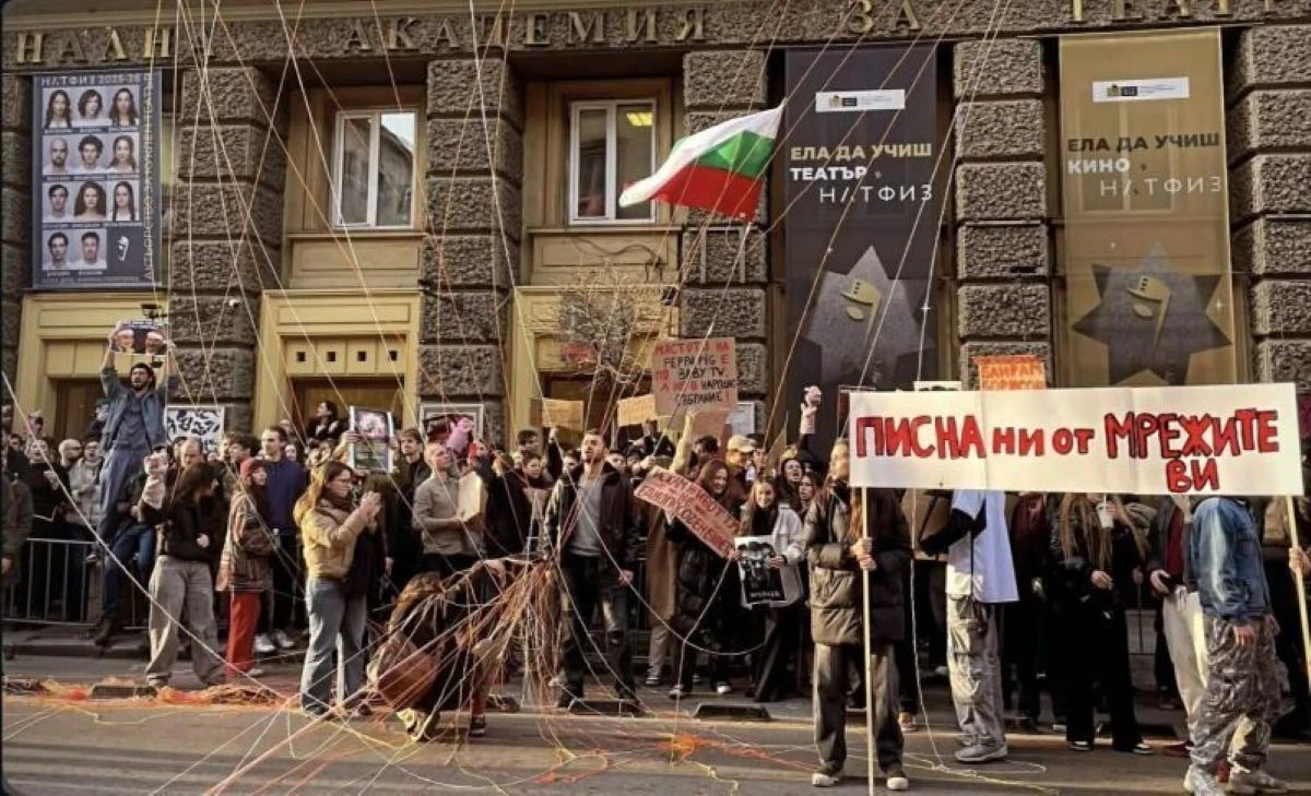 Студент от НАТФИЗ: На срещата с ректора в понеделник очакваме само едно изречение - "Подавам си оставката"