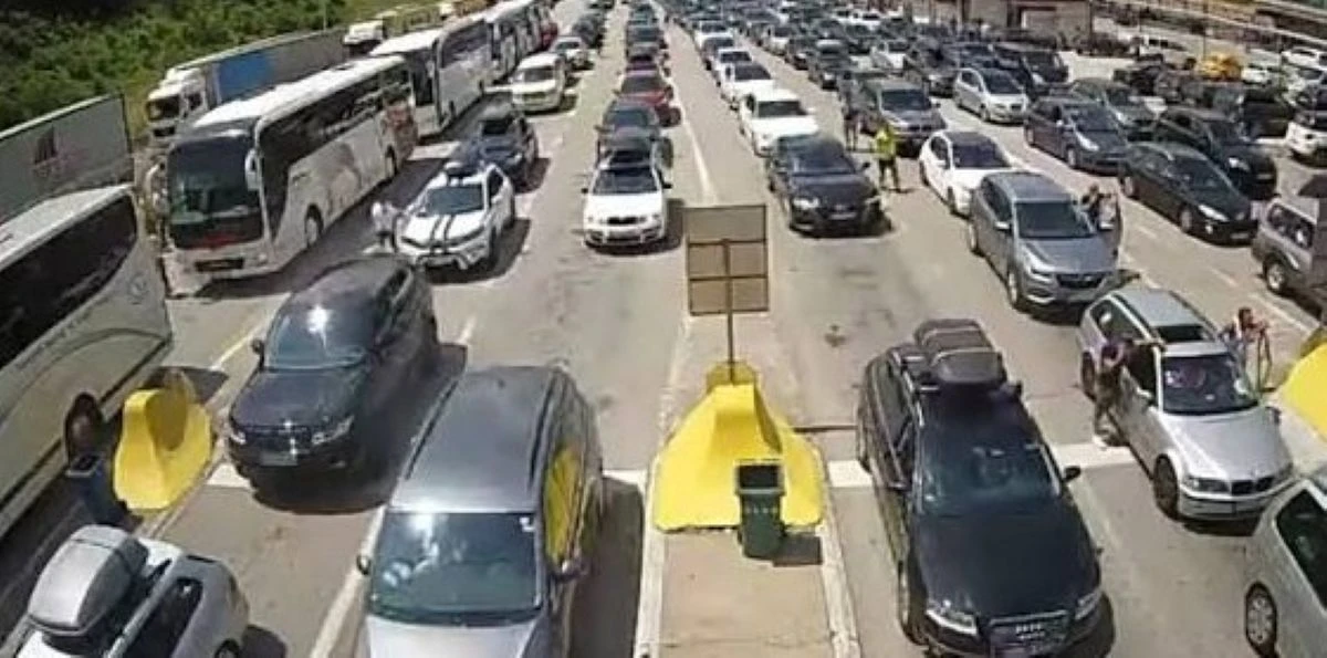Засилен трафик на влизане към България на пункта Калотина Това