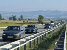 Ограничават движението на тежкотоварни камиони по АМ "Струма" днес