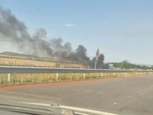 Огромна тапа блокира "Тракия" заради запален автомобил