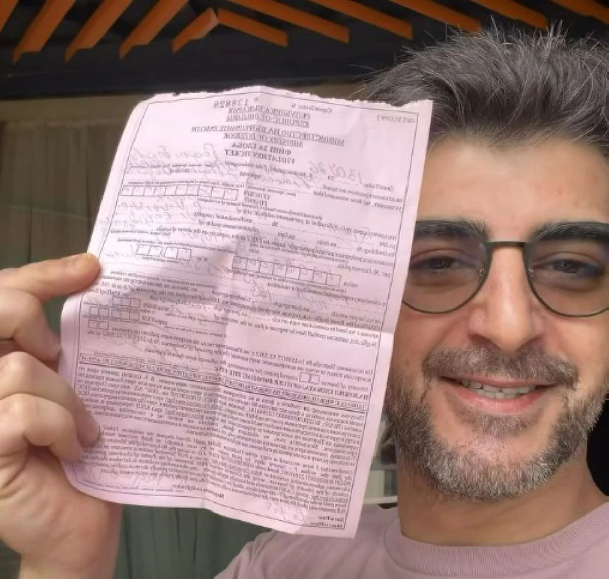 Полицията глоби актьорът Александър Кадиев след като засне клип докато