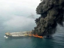 Един загинал и няколко ранени моряци след удар на Иран по два танкера в Ормузкия проток