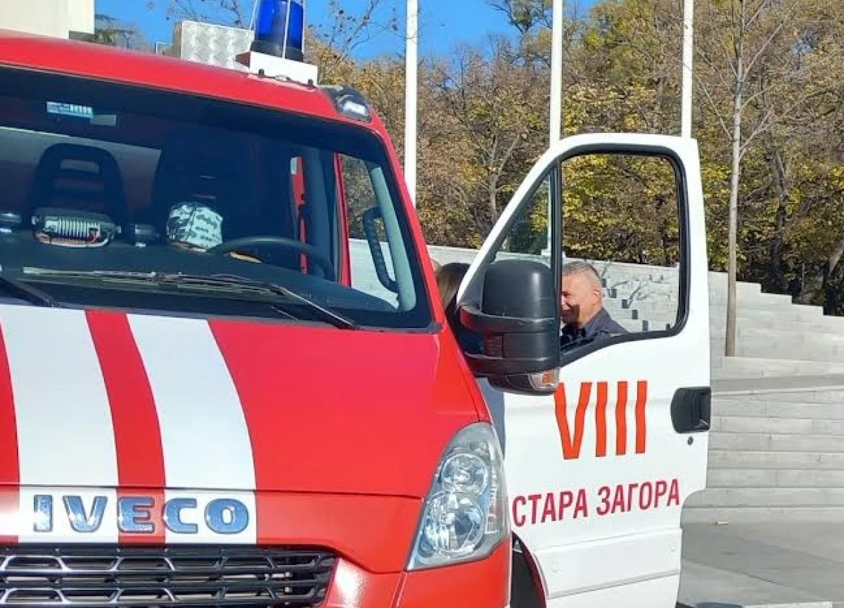 Сухи треви горят в старозагорския квартал Лозенец съобщиха за ФОКУС
