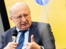ЕС реагира на оставката на украинския министър на отбраната